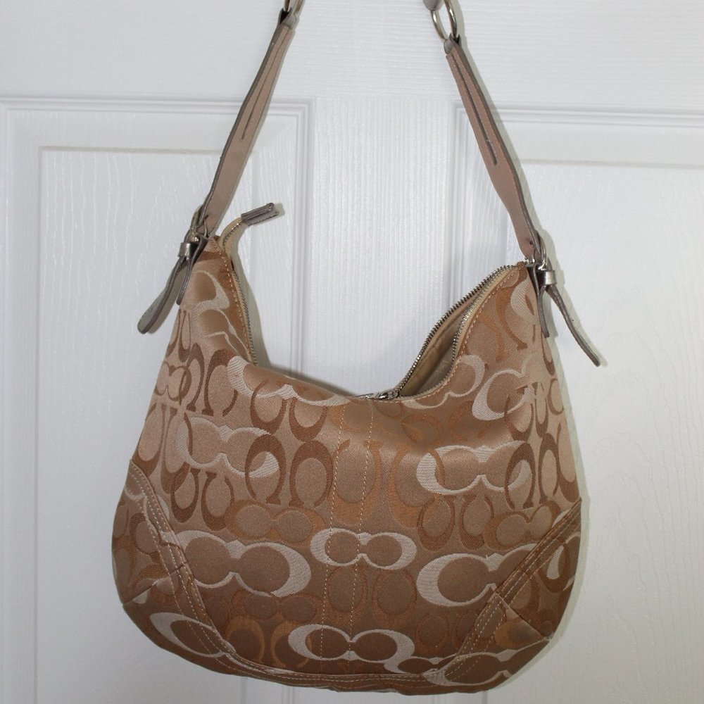 tan/beige shoulder bag
